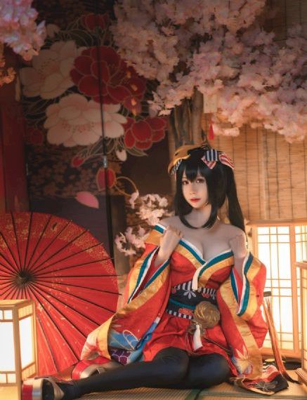 美女比基尼巨乳翘臀_4K高清在线观看