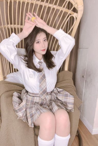 骚气妹子夜晚驾车户外3P啪啪_国产剧高清在线